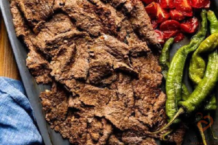رول کباب ترکی طعام طلایی با استفاده از گوشت باکیفیت ادویه‌های طبیعی و بسته‌بندی کاملاً بهداشتی