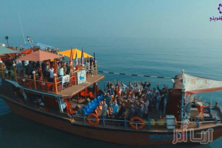 جلسه منتورینگ استارتاپ ها در جزیره کارآفرینی روی کشتی